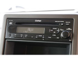 ディーラーオプションのFM/AM CD AUXプレイヤー装備です。ディーラーオプションのディスプレイオーディオVX-240ZFEもオプションで123,420円で選べますのでご相談ください。