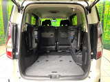 普段のお買い物や通勤、送迎等に十分な荷室スペースを確保しております。セカンドシートを倒すと、大きな荷物の積載も可能です♪