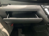 助手席前部には薄型のティッシュBOXが収納できます。