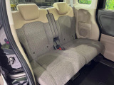 後部座席も気になるようなキズ・汚れやへたり等、大きなダメージはなく、良好な状態です。