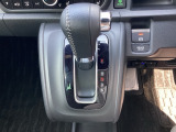 発進時から滑らかに加速する無段階変速のCVTはストップ&ゴーの多い街の中も快適です
