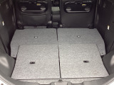 リアシートも簡単格納ができ、大きな荷物もらくらく収納できます!