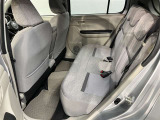 広々とした後部座席です♪気になるキズや汚れなどなく良好な状態です。