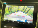 【バックカメラ】駐車時に後方がリアルタイム映像で確認できます。大型商業施設や立体駐車場での駐車時や、夜間のバック時に大活躍!運転スキルに関わらず、今や必須となった装備のひとつです!