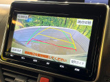 【バックカメラ】駐車時に後方がリアルタイム映像で確認できます。大型商業施設や立体駐車場での駐車時や、夜間のバック時に大活躍!運転スキルに関わらず、今や必須となった装備のひとつです!