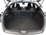 5人乗車時でも十分なスペースのトランクルームです。