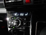 車内の温度管理に便利なオートエアコン☆