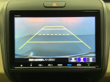 バックでの車庫入れも安心です! リアカメラが付いているバックモニター付のナビを装備しております。操作線もついており距離感も画面から確認できます。