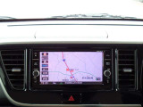 お出かけ際に役に立つ、純正メモリーナビ付き。フルセグTV・Bluethooth・アラウンドビューモニター等、機能も充実しています。