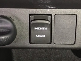 HDMIポート、USBポートが装備されております。HDMIポートを他の機器と繋げることによって、モニターへ映像を流すことができます。