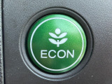 ワンタッチで省燃費走行をサポートするECONスイッチを装備。