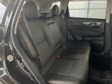 後部座席も気になるようなキズ・汚れやへたり等、大きなダメージはなく、良好な状態です。