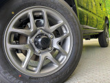 【純正16インチアルミホイール】外観にマッチした純正アルミホイールを装着しております。各種社外アルミホイールや、スタッドレスタイヤも取扱いしております。是非ご相談ください♪