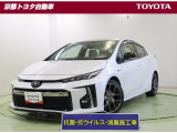 先進性と走りの愉しさを兼ね備えたGRスポーツ【プリウスPHV】。ローダウンで精悍な低重心フォルムになっています。充電でも、ガソリンでも走ることができます。いざというときには電源として活躍します。