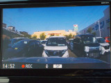 純正フロントドライブレコーダー(DJ4ーD)装備してます!駐車監視機能付で、エンジンを切った後でも録画可能でより安心です♪ナビ画面にて再生等が可能ですので、万が一の事故の際にもその場で確認可能です☆