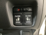 【両側パワースライドドア】両側がパワースライドドアになっており、運転席のスイッチやスマートキーでも開閉が可能です!開口部も広いので乗り降りも楽々♪