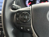 ステアリングスイッチ付き。前方から目を離すことなく操作することが可能です。