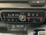 オートエアコン付きです!お好みの温度をセットするだけでエアコンの風量などを自動でコントロール。快適な車内でお過ごしいただけます。寒い時期には嬉しいシートヒーター付きです!