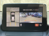 狭い場所での駐車やすれ違いなどでより的確な運転操作に役立つ360&deg;ビューモニターが装備されています。