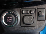 キーは鞄やポケットに入れたままでラクチン始動、スマートエントリーシステムを装備してます。