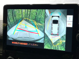 【パノラミックビューモニター】専用のカメラにより、上から見下ろしたような視点で360度クルマの周囲を確認することができます☆死角部分も確認しやすく、狭い場所での切り返しや駐車もスムーズに行えます。