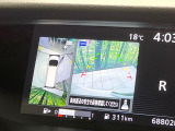 【アラウンドビューモニター】専用のカメラにより、上から見下ろしたような視点で360度クルマの周囲を確認することができます☆死角部分も確認しやすく、狭い場所での切り返しや駐車もスムーズに行えます。