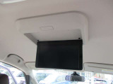 後席モニターもついています!!小さなお子様がいらっしゃるご家庭ではあると助かりますよね〜^^ロングドライブでも退屈させません!!