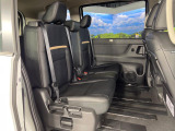 後部座席も気になるようなキズ・汚れやへたり等、大きなダメージはなく、良好な状態です。