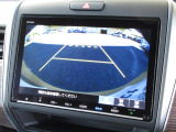 バックをするとき自動でリアの様子が映る『リアカメラ』付き! ナビ画面で確認しながらバックができますから安心ですね。でも、目視も大切ですよ!安全第一でお願いします!