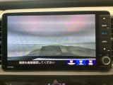 【バックカメラ】運転が苦手な方も車庫入れラクラクです!ギアをリバースに入れれば自動的に切り換わりますので、面倒な操作は不要です♪狭い駐車場もお車を傷つけず安心ですね!