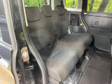 後部座席も気になるようなキズ・汚れやへたり等、大きなダメージはなく、良好な状態です。