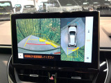 【パノラミックビューモニター】専用のカメラにより、上から見下ろしたような視点で360度クルマの周囲を確認することができます☆死角部分も確認しやすく、狭い場所での切り返しや駐車もスムーズに行えます。