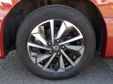 純正アルミホイ-ル付きです。タイヤサイズは、195/60R16です。