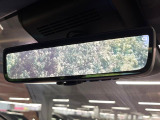 【デジタルインナーミラー】後席の大きな荷物や同乗者で後方が確認しづらい時でも安心!カメラが撮影した車両後方の映像をルームミラー内に表示。クリアな視界で状況の確認が可能です!
