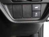 パワーテールゲート装備!荷物を持っていてもスイッチ一つでテールゲートの開閉が可能です!パワーテールゲートは運転席からも操作することが可能です!