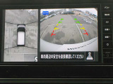 空から見下ろすような視点で、スムーズな駐車と安全確認をサポートする「アラウンドビューモニター」付です。