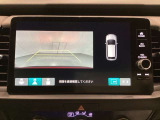バックでの車庫入れも安心です! リアカメラが付いているバックモニター付のナビディスプレーを装備しております。バンパーについているソナーや、操作線もついており距離感も画面から確認できます。