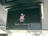 【フリップダウンモニター】大画面モニターで後席でもエンタメをお楽しみいただけます。小さなお子様にも大人気の装備です♪