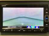 【バックカメラ】運転が苦手な方も車庫入れラクラクです!ギアをリバースに入れれば自動的に切り換わりますので、面倒な操作は不要です♪狭い駐車場もお車を傷つけず安心ですね!