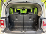 普段のお買い物や通勤、送迎等に十分な荷室スペースを確保しております。セカンドシートを倒すと、大きな荷物の積載も可能です♪
