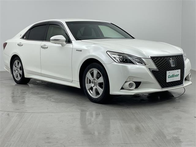 クラウン ハイブリッド 2.5 S Four 4WD 本革シート