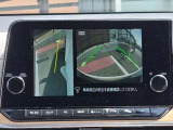 左前タイヤ付近の映像でドライバーの死角を補助。発進低速時の障害物、溝等の確認が出来ます。