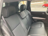 後部座席です。綺麗・清潔に仕上げております。内装の綺麗なお車は気持ちが良いですし、コンディションのいい車が多いです。