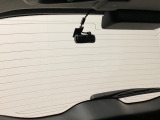 後方にもドライブレコーダーのカメラが付いています。前後両方でお車の周りを監視・記録いたします。