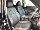 シートはフィット性も良く、楽な運転姿勢を保てます。