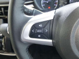 ステアリングに各種スイッチが付いてますのでとっても便利です。