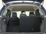 2列目シートは左右独立で倒すことができます。3人乗車状態でより多くの荷物を積むことができます。