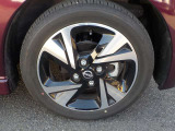 純正15インチアルミホイールに、165/55R15タイヤを装着しております。
