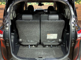 普段のお買い物や通勤、送迎等に十分な荷室スペースを確保しております。セカンドシートを倒すと、大きな荷物の積載も可能です♪