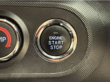 エンジンスタートボタンです。キーが車内にあれば、エンジンの始動・停止はブレーキを踏んでスイッチを押すだけ!キーを取り出す手間を省き、ワンプッシュでエンジンを操作するので簡単でスムーズです。